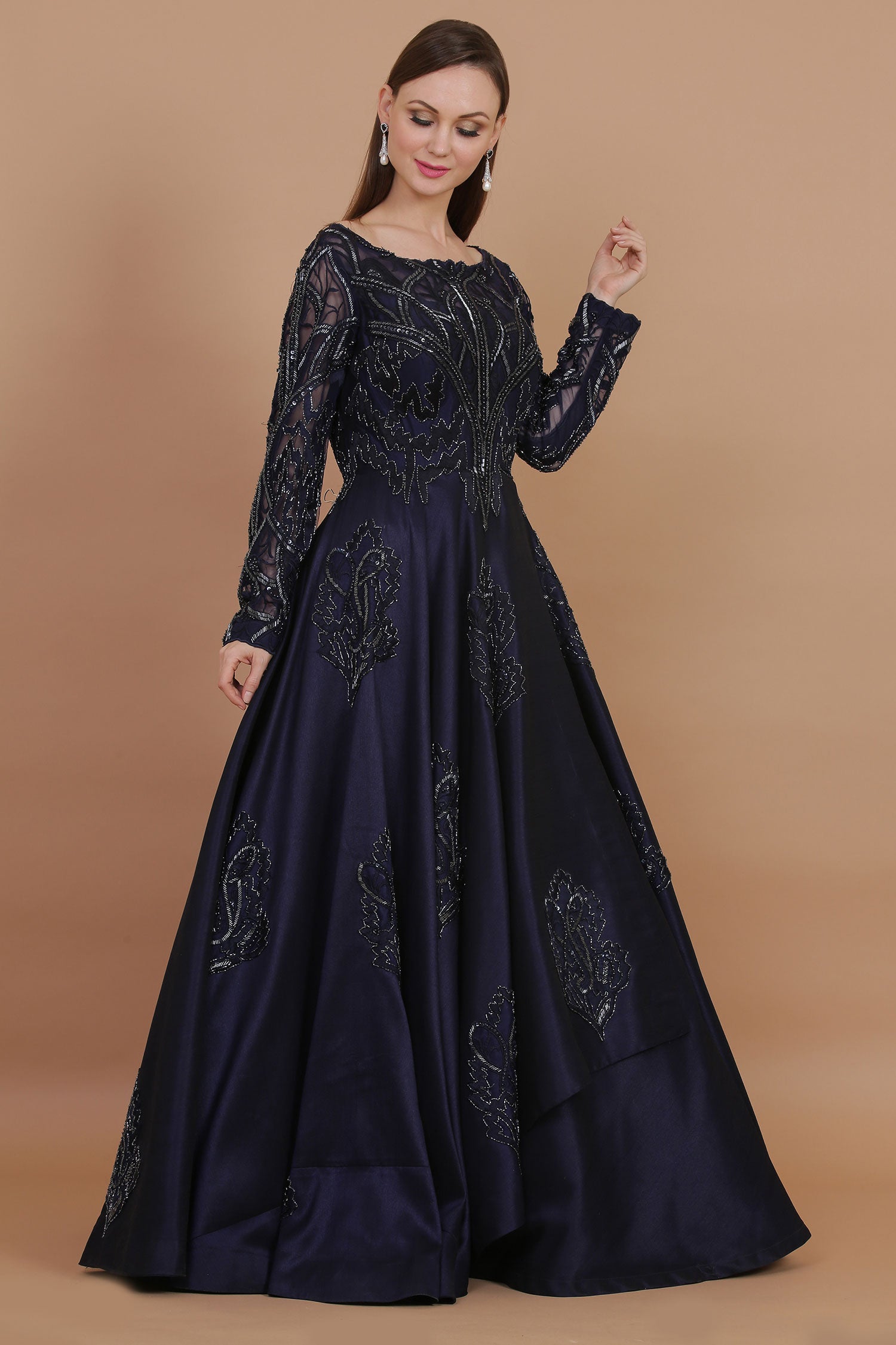 Stunner Gown To Make You Look Gorgeous This Evening